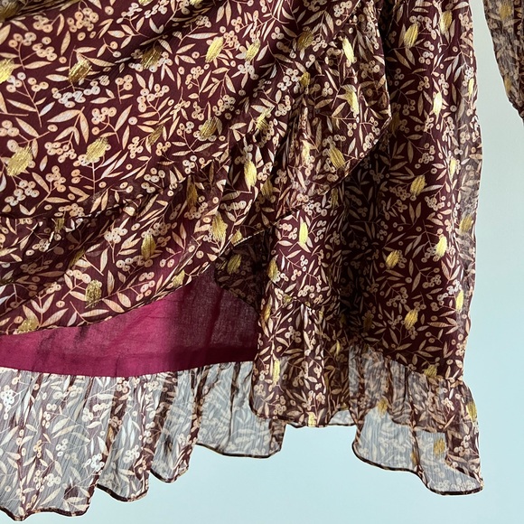 Golden details for this Parisian dress from an independent brand - Picture 3 of 5